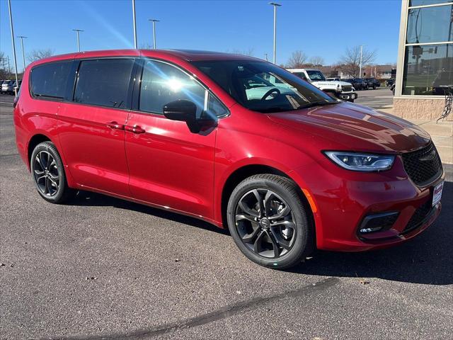 2026 Chrysler Pacifica PACIFICA SELECT AWD