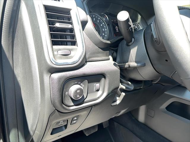 2025 Ram 1500 Big Horn Crew Cab 4x4 5'7" Box