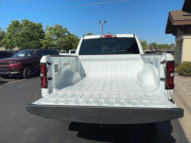 2025 Ram 1500 Big Horn Crew Cab 4x4 5'7" Box