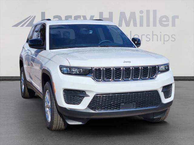 2025 Jeep Grand Cherokee GRAND CHEROKEE LAREDO X 4X4