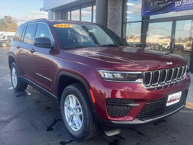2025 Jeep Grand Cherokee GRAND CHEROKEE LAREDO X 4X4