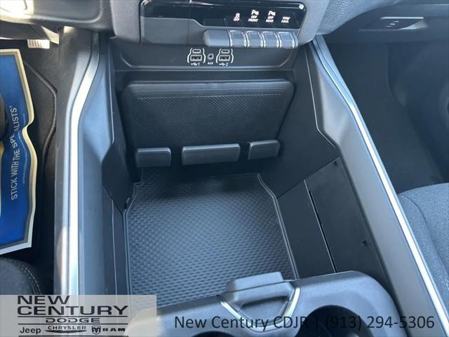 2026 Ram 1500 Express Crew Cab 4x4 5'7" Box