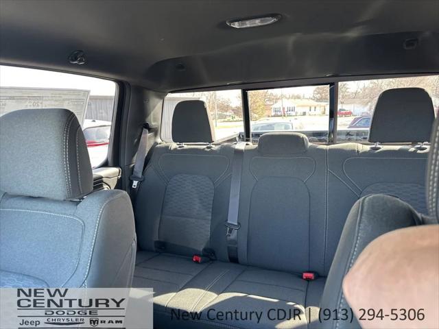 2026 Ram 1500 Express Crew Cab 4x4 5'7" Box
