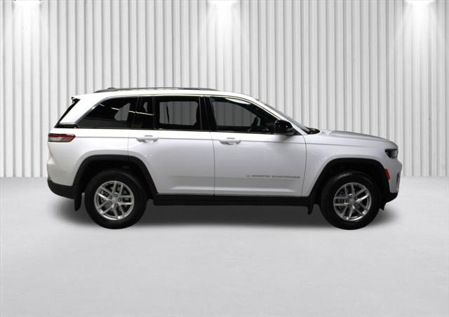 2025 Jeep Grand Cherokee GRAND CHEROKEE LAREDO X 4X4 2025 Jeep Grand Cherokee GRAND CHEROKEE LAREDO X 4X4