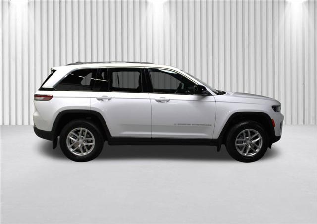 2025 Jeep Grand Cherokee GRAND CHEROKEE LAREDO X 4X4