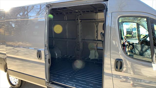 2026 Ram ProMaster Cargo Van SLT High Roof 159" WB