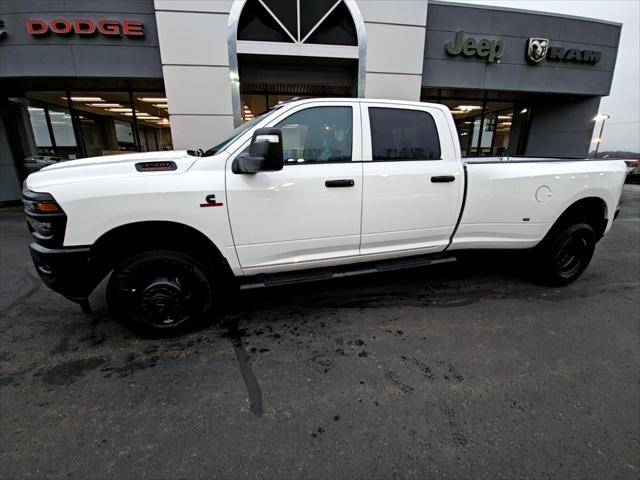 2026 RAM Ram 3500 RAM 3500 TRADESMAN CREW CAB 4X4 8 BOX