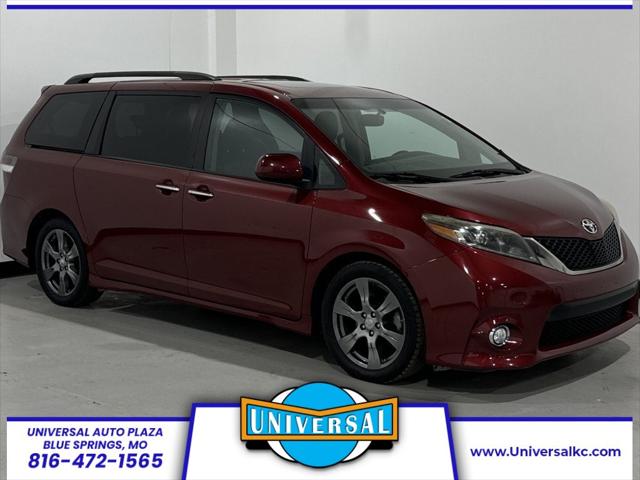 2017 Toyota Sienna SE Premium 8 Passenger