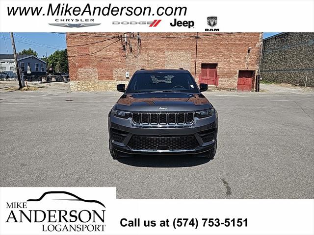2025 Jeep Grand Cherokee GRAND CHEROKEE LAREDO 4X4