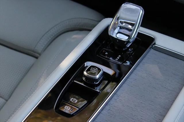 2026 Volvo XC90 Ultra, B6 AWD Gas (mild hybrid), Gasoline, Bright, 7 Seats