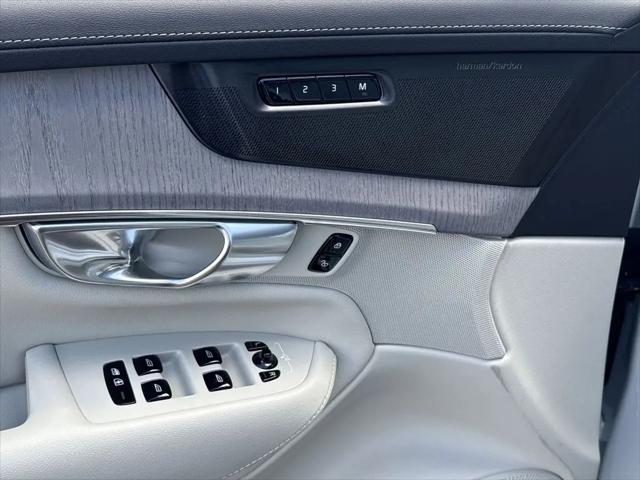 2026 Volvo XC90 Ultra, B6 AWD Gas (mild hybrid), Gasoline, Bright, 7 Seats