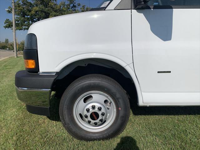 2025 GMC Savana Cutaway Work Van