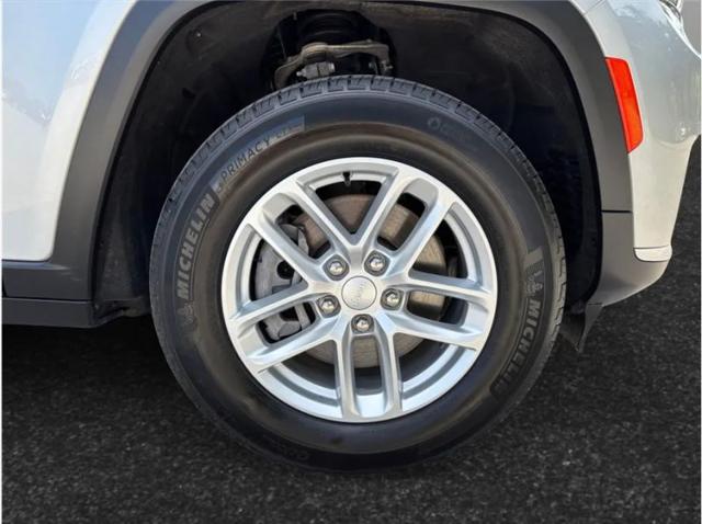 2024 Jeep Grand Cherokee L Laredo 4x2