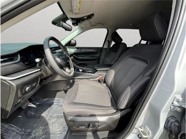 2024 Jeep Grand Cherokee L Laredo 4x2
