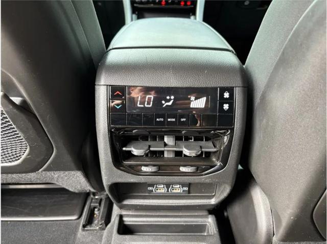 2024 Jeep Grand Cherokee L Laredo 4x2