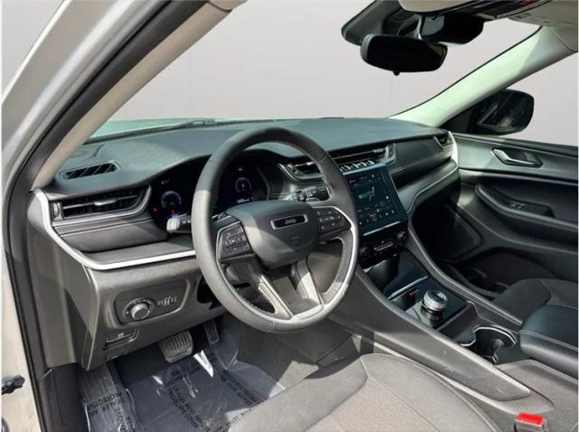 2024 Jeep Grand Cherokee L Laredo 4x2