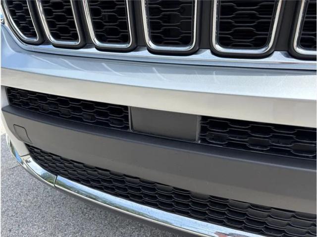 2024 Jeep Grand Cherokee L Laredo 4x2