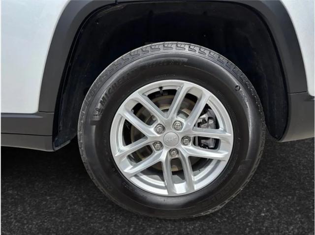 2024 Jeep Grand Cherokee L Laredo 4x2