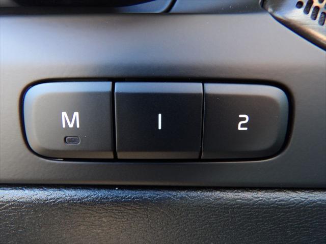 2026 Volvo XC40 B5 Ultra Black Edition