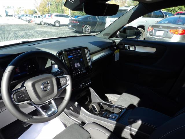 2026 Volvo XC40 B5 Ultra Black Edition
