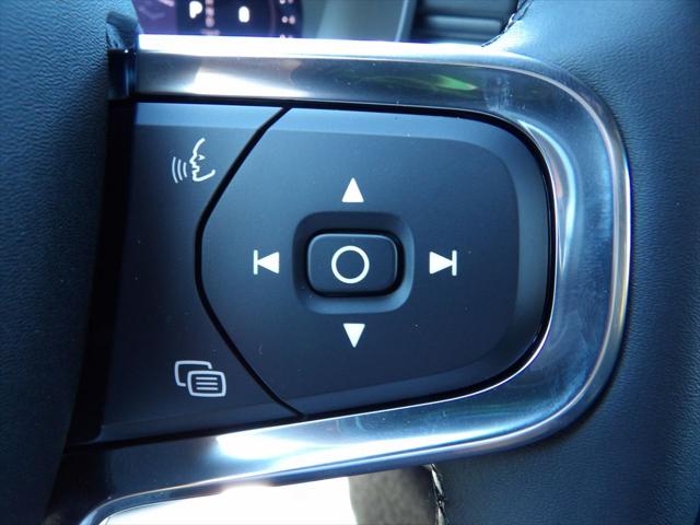 2026 Volvo XC40 B5 Ultra Black Edition
