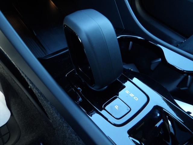 2026 Volvo XC40 B5 Ultra Black Edition