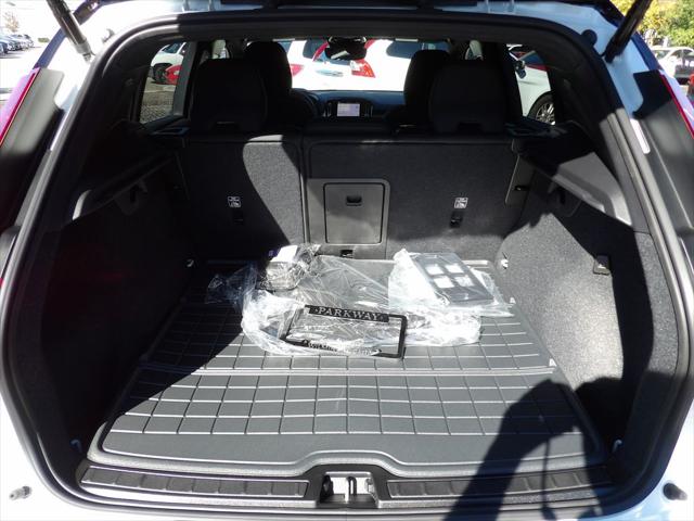 2026 Volvo XC40 B5 Ultra Black Edition