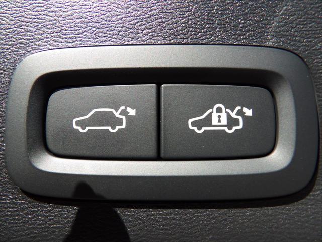 2026 Volvo XC40 B5 Ultra Black Edition