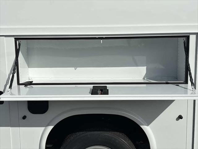 2025 GMC Savana Cutaway Work Van