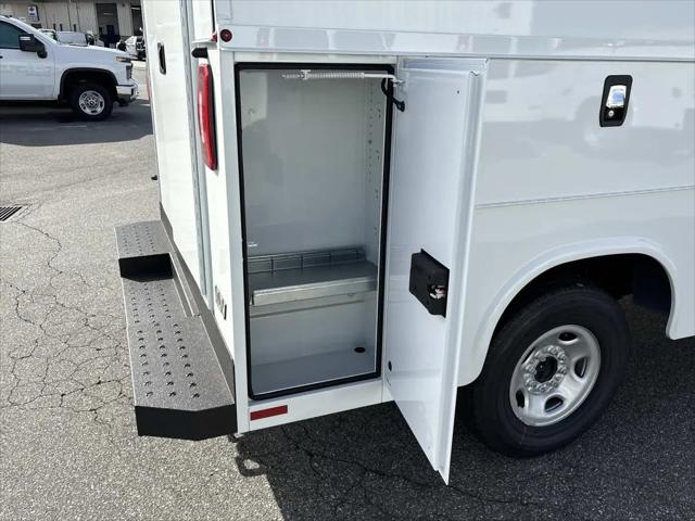2025 GMC Savana Cutaway Work Van