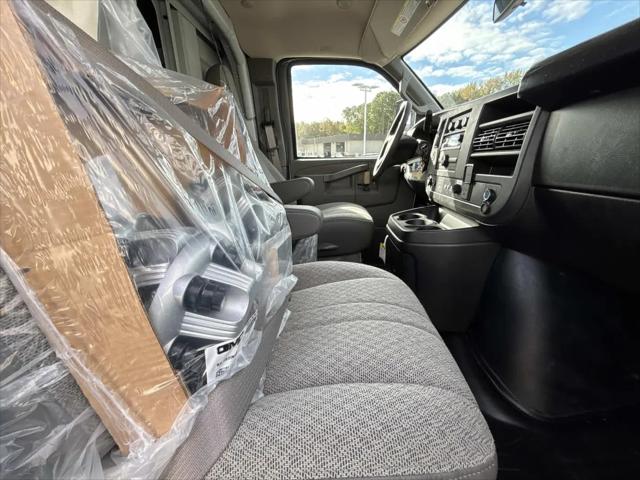 2025 GMC Savana Cutaway Work Van