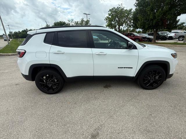 2025 Jeep Compass COMPASS LATITUDE 4X4