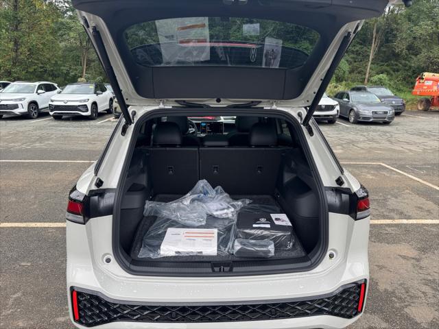 2025 Volkswagen Tiguan 2.0T SE R-Line Black