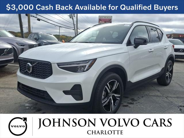 2026 Volvo XC40 Core, B5 AWD Gas (mild hybrid), Dark