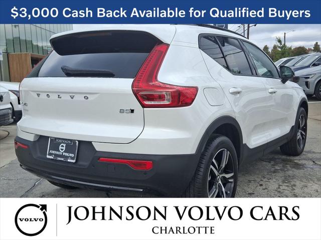 2026 Volvo XC40 Core, B5 AWD Gas (mild hybrid), Dark