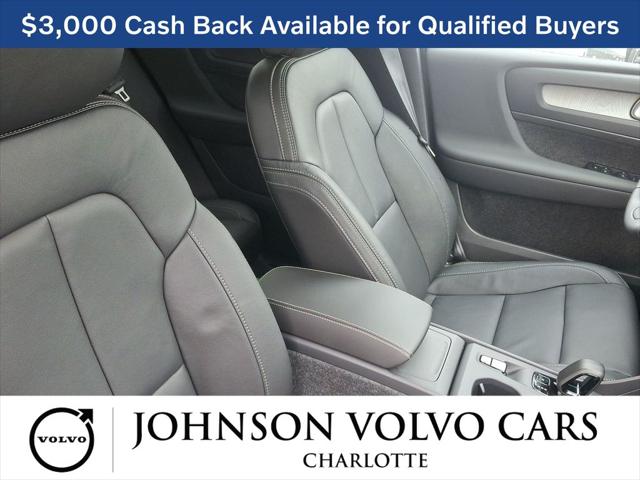 2026 Volvo XC40 Core, B5 AWD Gas (mild hybrid), Dark