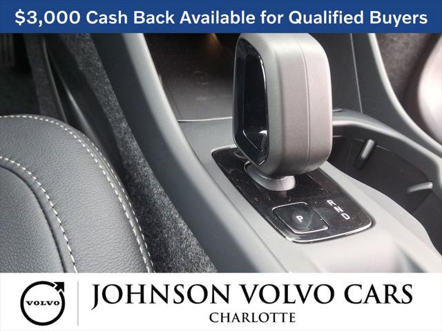 2026 Volvo XC40 Core, B5 AWD Gas (mild hybrid), Dark