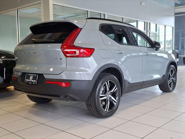 2026 Volvo XC40 Core, B5 AWD Gas (mild hybrid), Dark