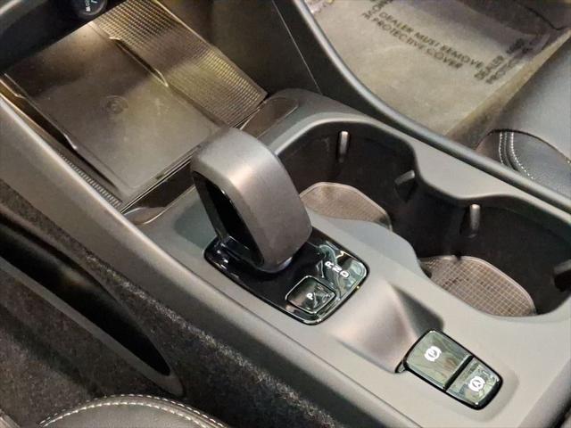 2026 Volvo XC40 Core, B5 AWD Gas (mild hybrid), Dark