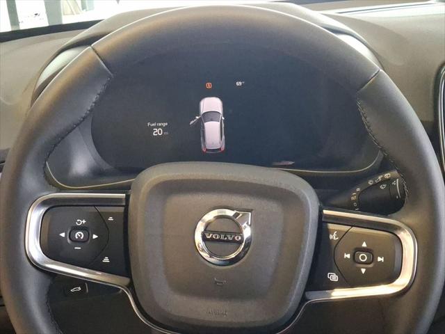 2026 Volvo XC40 Core, B5 AWD Gas (mild hybrid), Dark
