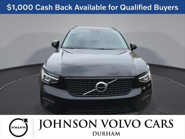 2026 Volvo XC40 Core, B5 AWD Gas (mild hybrid), Dark