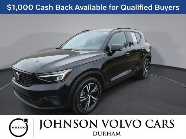 2026 Volvo XC40 Core, B5 AWD Gas (mild hybrid), Dark