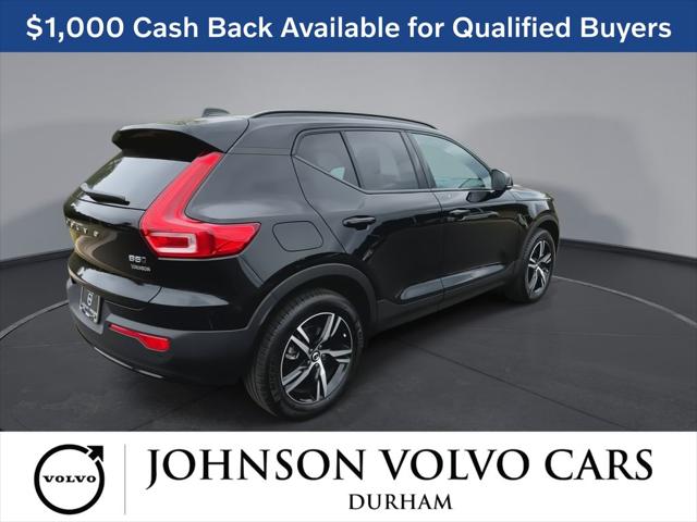 2026 Volvo XC40 Core, B5 AWD Gas (mild hybrid), Dark