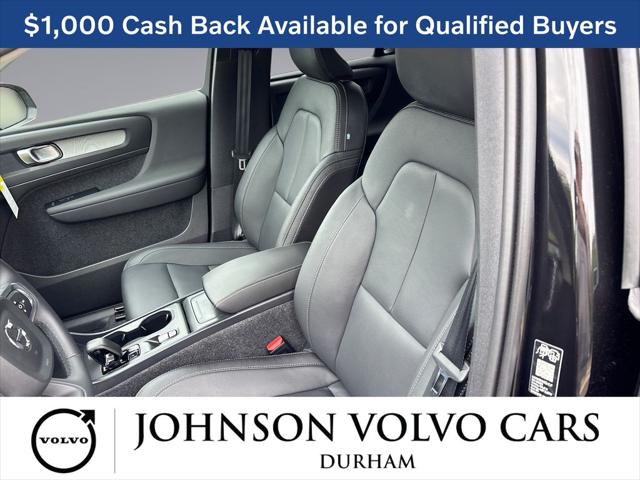 2026 Volvo XC40 Core, B5 AWD Gas (mild hybrid), Dark