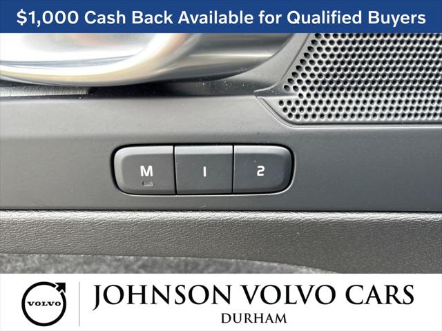 2026 Volvo XC40 Core, B5 AWD Gas (mild hybrid), Dark