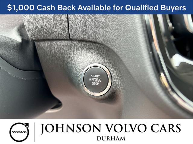 2026 Volvo XC40 Core, B5 AWD Gas (mild hybrid), Dark