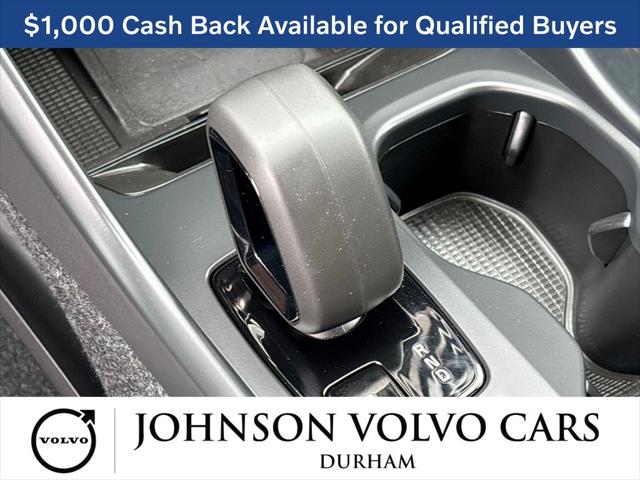 2026 Volvo XC40 Core, B5 AWD Gas (mild hybrid), Dark