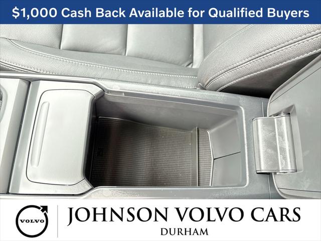 2026 Volvo XC40 Core, B5 AWD Gas (mild hybrid), Dark