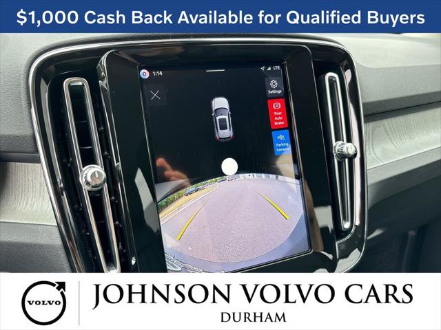 2026 Volvo XC40 Core, B5 AWD Gas (mild hybrid), Dark