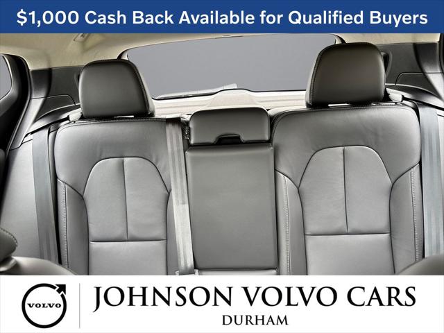 2026 Volvo XC40 Core, B5 AWD Gas (mild hybrid), Dark
